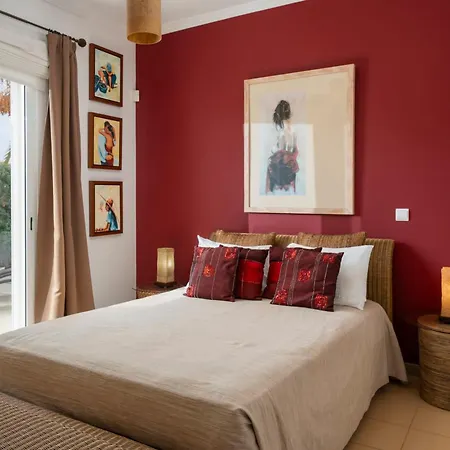 Casa Da Graca By An Island